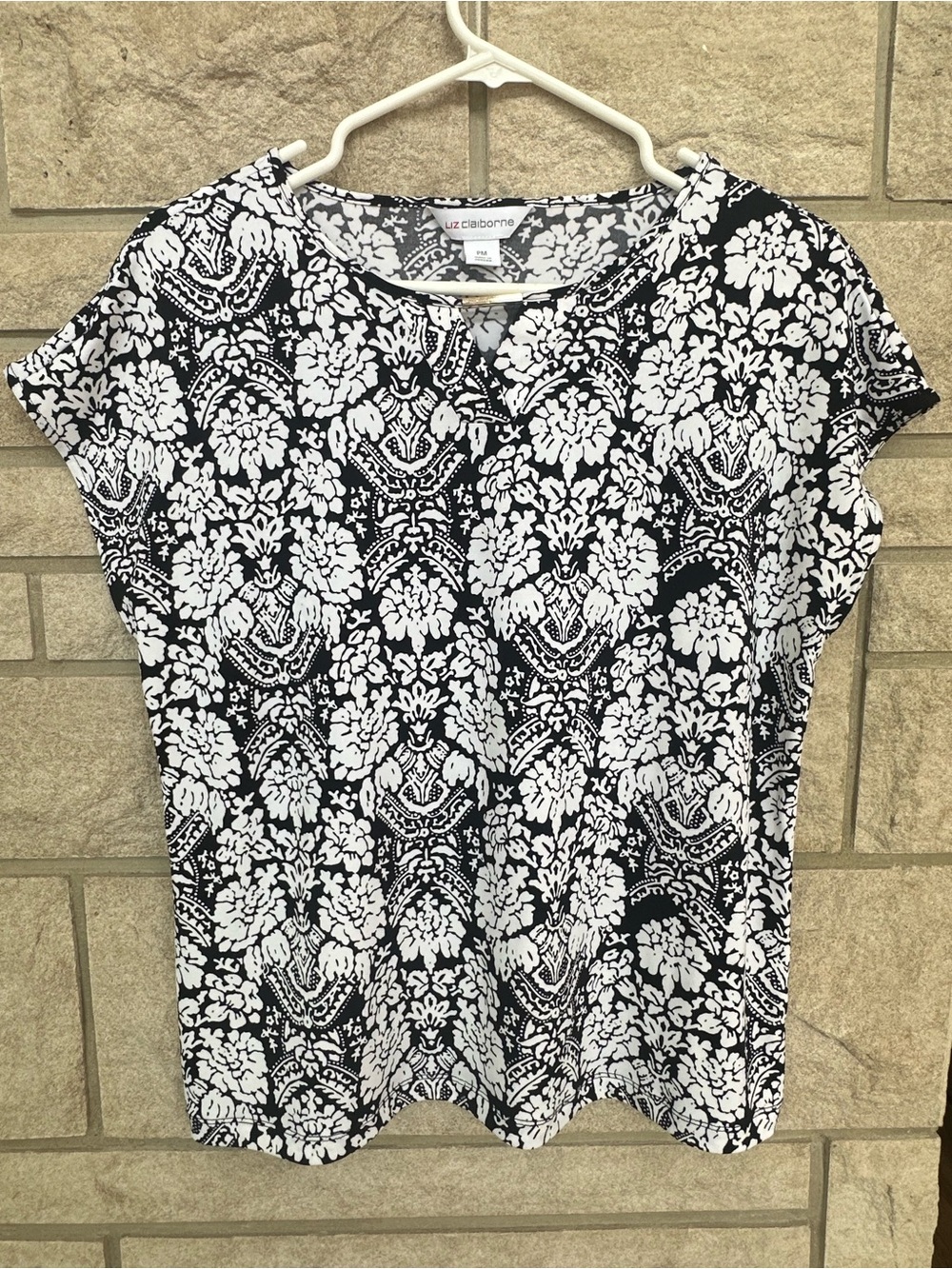Liz Claiborne Black and White Damask Print Short Sleeve Top